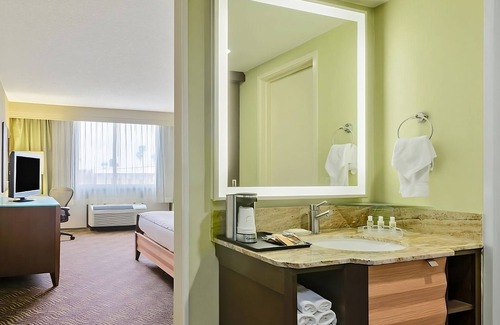 San Jose Hotel | Explore the Winchester Mystery House! with Free Airport Shuttle and Care Hire