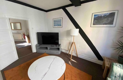 Ross-on-Wye Apartment | Explore the Wye Valley from this historic property in Ross-on-Wye