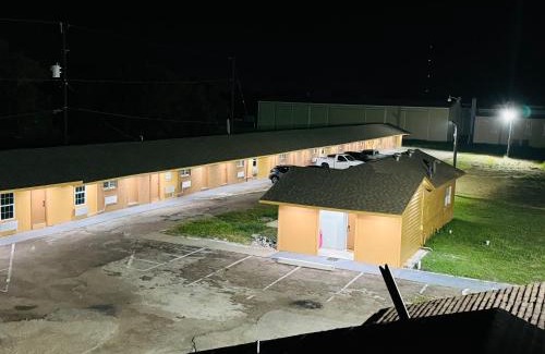 El Campo Hotel | EXPRESS INN & Suites