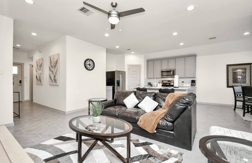 Barker House | Exquisite 3 bedroom house located in a very quiet area of Katy .