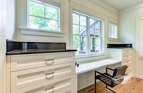 Port Carling Cottage | Exquisite 8 bed, 7 bath cottage on Lake Joseph boasting infinity pool + hot tub!