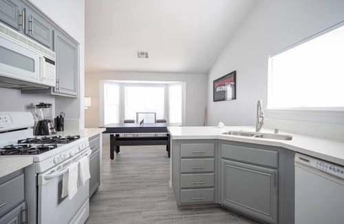 Green Valley North Villa | Exquisite and Close to everything you need!
