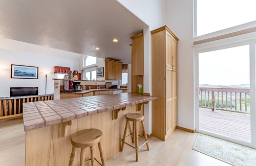 Gold Beach House | Exquisite home with spectacular views, deck, gas fireplace & game room
