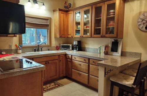 Mountain Center Cabin | Exquisite Log Cabin ~ WiFi & AC in Mountain Center near Idyllwild & Palm Springs