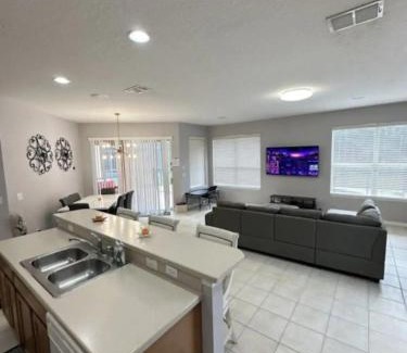 Bellavida House | Exquisite Luxury Vacation Home with Heated Pool & Spa