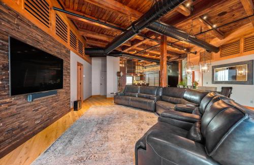Traverse City Apartment | Exquisite One-of-a-Kind 3BDR Penthouse Condo in Downtown TC