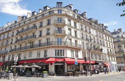 Les Halles Apartment | EXQUISITE PARISIAN LUXURY: SOPHISTICATED RETREAT NEXT TO LOUVRE - RUE DE RIVOLI