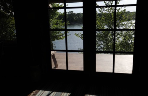 Bryan County Cabin | Exquisite Red River Front Retreat