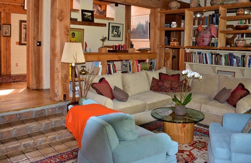 Hulen Meadows House | EXQUISITE RIVER FRONT RETREAT 5 MINUTES FROM LIFTS