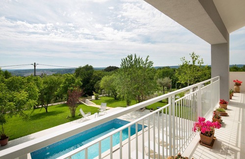 Stanisovi Villa | Exquisite Villa in Stanišovi with Swimming Pool