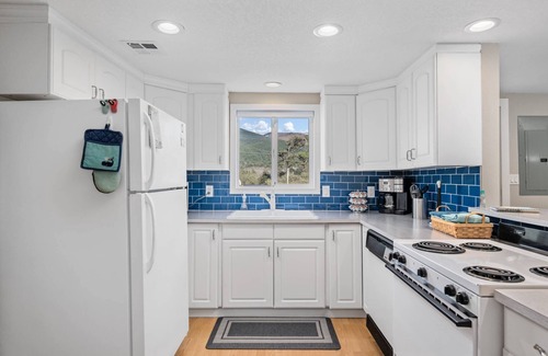 Rockaway Beach House | Exquisitely Maintained Cottage Inside and Out, Open Layout, One Block to Beach, *Pet Friendly*