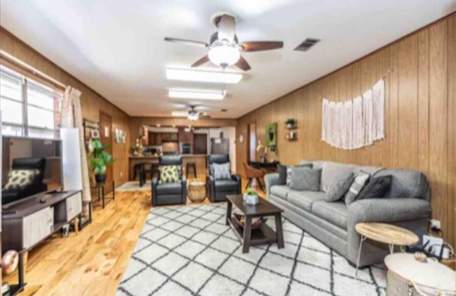 Harahan Apartment | Extended Stay Safe Haven-Big Car Port Parking!