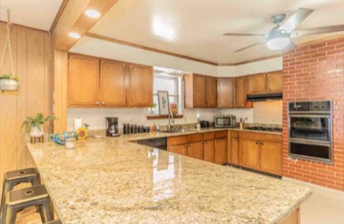 Harahan Apartment | Extended Stay Safe Haven-Big Car Port Parking!