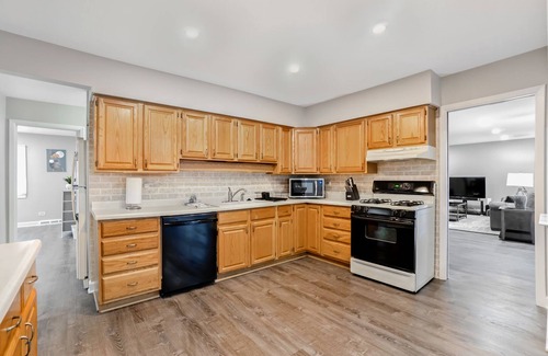 Elk Grove Village House | Extended Stay Elk Grove Village FHS Rental