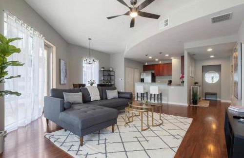 South Eola Apartment | Extra Large 1 Bdrm Condo & Gym