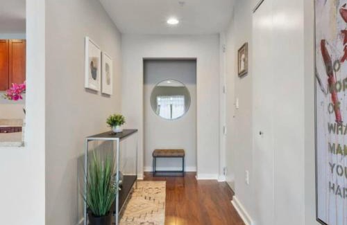 South Eola Apartment | Extra Large 1 Bdrm Condo & Gym