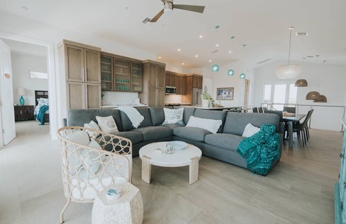 Marathon House | Extra Lux Grouper House w/4 Master Suites, 6 BA, Pool, Dock & Private Boat Ramp