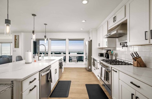 Rockaway Beach House | Extraordinary Beach and Oceanfront Views, Pet Friendly, Hot Tub & Fire-Pit, Luxury
