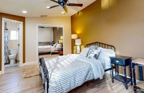 Victor House | Extravagant 5BR Inviting House! W/ Fitness Room