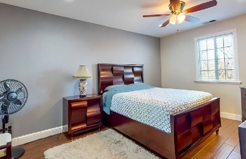 Victor House | Extravagant 5BR Inviting House! W/ Fitness Room