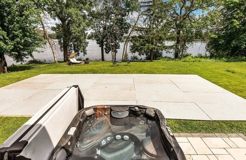 L'Ile-Bizard Villa | Exuberant Chateau within 30 minutes of Downtown Montreal