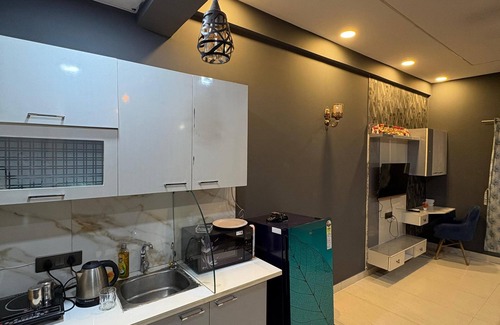 Greater Noida Apartment | Eye catching 1-bedroom apartment with WiFi, AC in serene Noida