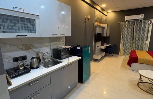 Greater Noida Apartment | Eye catching 1-bedroom apartment with WiFi, AC in serene Noida
