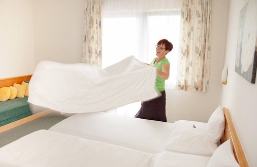 Bad Waltersdorf House | EZ Sonnenseite mit Balkon 1 Nacht Halbpension - Hotel-restaurant Teuschler-mogg