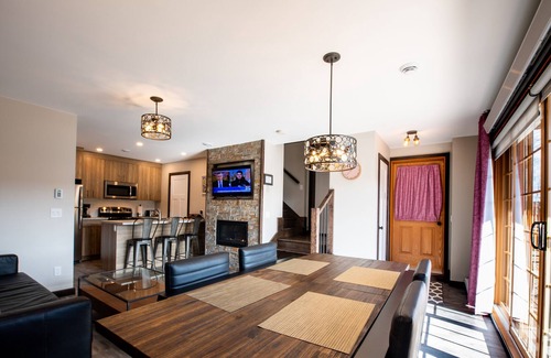 Sainte-Agathe-des-Monts Ski Chalet | Ezeras for 4 people with a hot tub