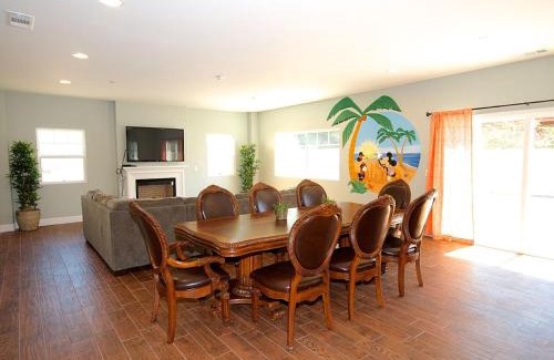 Southwest Anaheim House | F-31 Mickeys Beach House