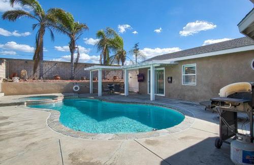 Southwest Anaheim House | F-58 Mandos Hideaway