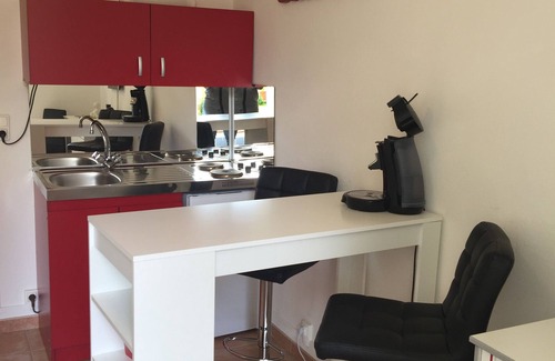 Malesherbes Apartment | F1 furnished downtown near Fontainebleau Buthiers .