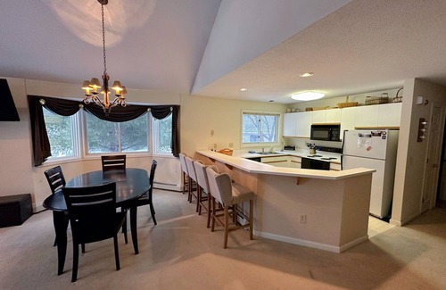 Bretton Woods Condo | F22 Great location close to Bretton Woods Ski Area, Ice Castles, Mt Washington Hotel