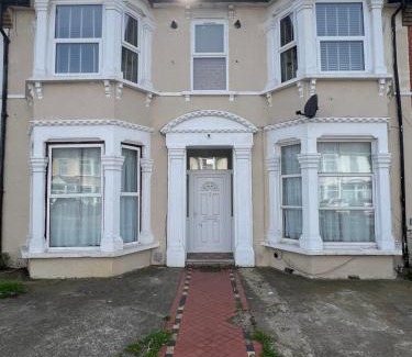 Valentines Apartment | F4 Luxury Stays One bed apartment with Parking