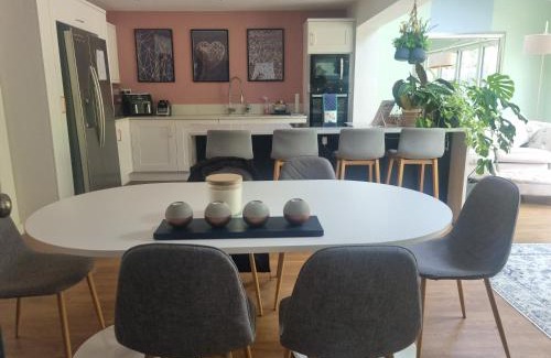 Peterborough House | Fab 2 double bed detached house