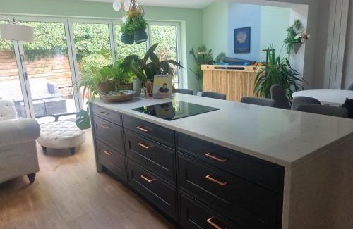 Peterborough House | Fab 2 double bed detached house