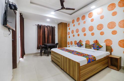 Dwarka Hotel | FabExpress Abode Inn