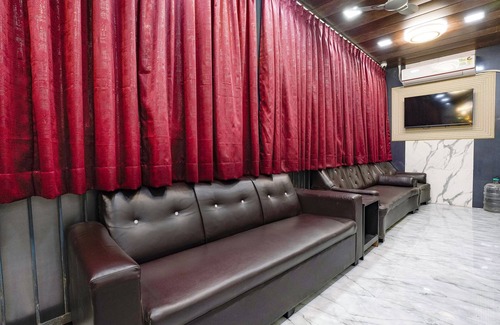 Cuffe Parade Hotel | Fabexpress Gulshan Grand