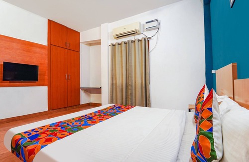 Velachery Hotel | Fabexpress Harma Residency