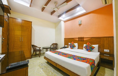 Karol Bagh Hotel | FabExpress Jaggi Palace