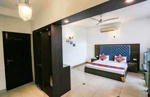 Kalkaji Hotel | FabExpress Lloyd House
