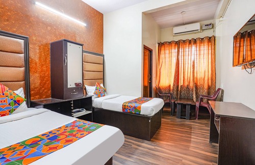 Yeshwanthpur Hotel | Fabexpress Pavithraa Edition