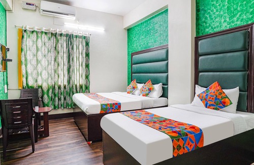 Yeshwanthpur Hotel | Fabexpress Pavithraa Edition
