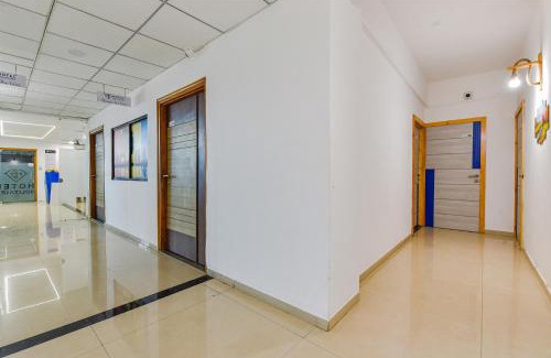 Surat Hotel | FabExpress Solitaire, Surat