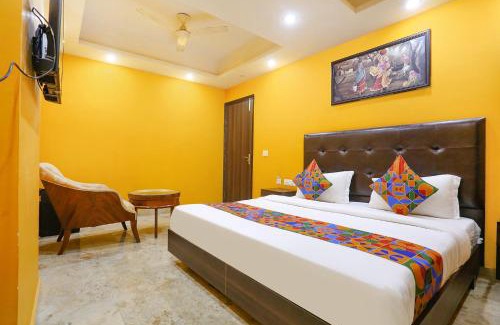 Dwarka Hotel | FabExpress Taj Home Stay