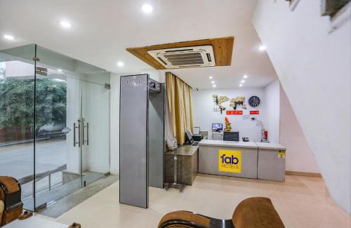 Dwarka Hotel | FabExpress Taj Home Stay
