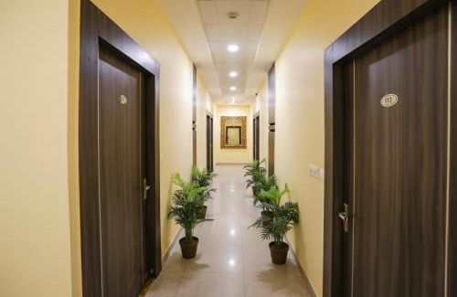 Lucknow Hotel | FabExpress Trijal Inn