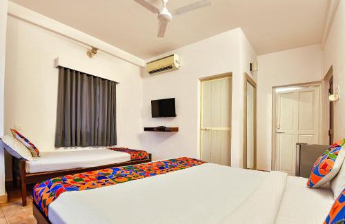 Nagoa Hotel | FabHotel After Shore, 500 Mtrs from Tito's Lane