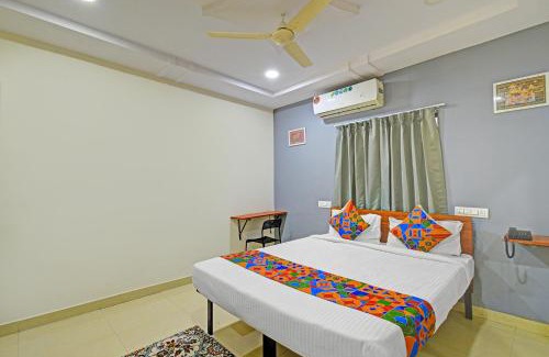 Serilingampally Hotel | FabHotel AIG Broholic - 250M from AIG Hospital, Gachibowli