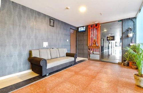 Surat Hotel | FabHotel Happy Rooms